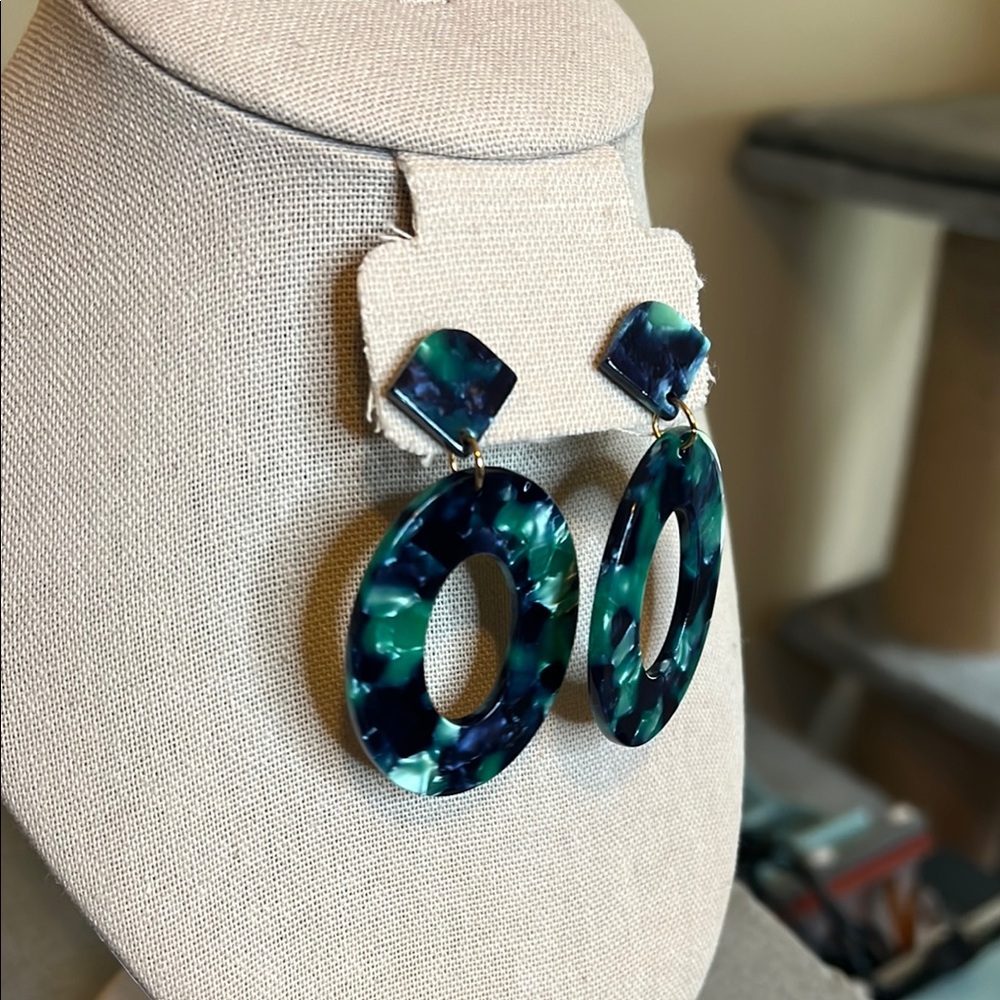 Emerald Tortoiseshell Oval Drop Earrings | Statement Dangle Earrings - Picture 5 of 5